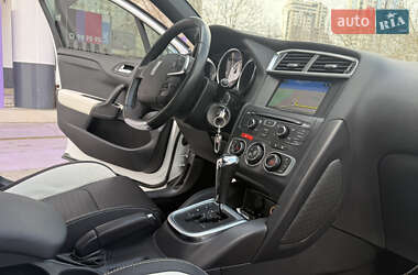 Хэтчбек Citroen DS4 2012 в 