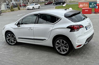 Хэтчбек Citroen DS4 2012 в 