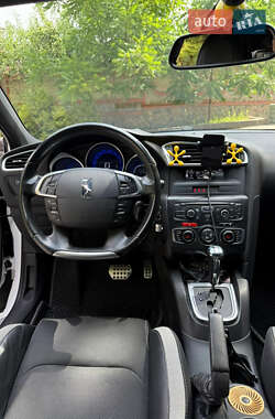 Хэтчбек Citroen DS4 2012 в 