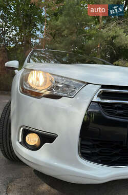 Хэтчбек Citroen DS4 2012 в 