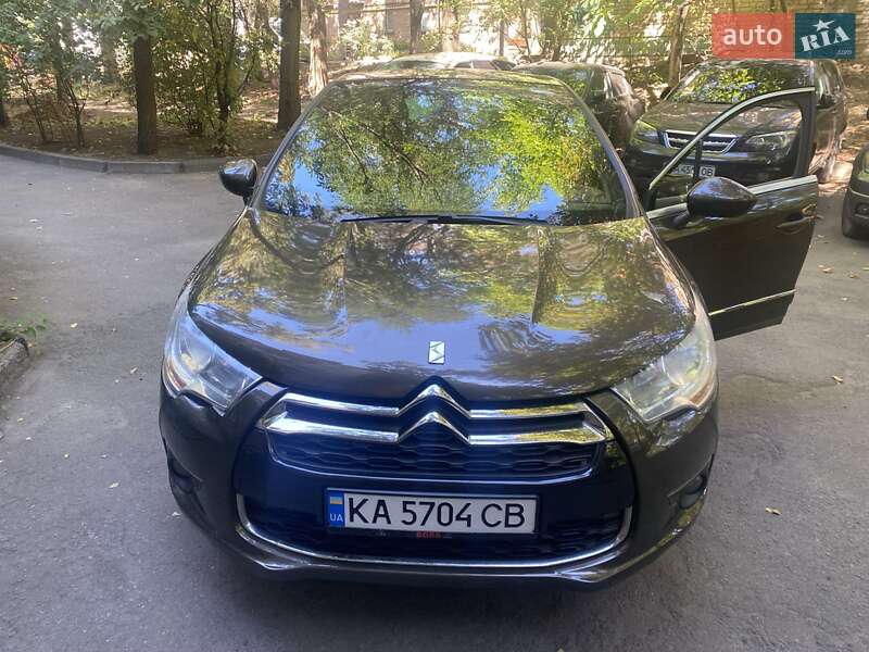 Хэтчбек Citroen DS4 2012 в Киеве