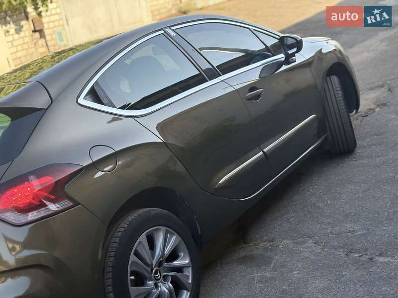 Хэтчбек Citroen DS4 2012 в Днепре