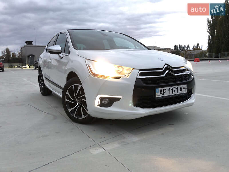 Хетчбек Citroen DS4 2014 в  фото Хетчбек Citroen DS4 2014 в