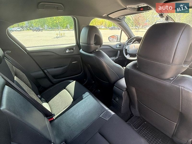 Хэтчбек Citroen DS4 2012 в Киеве