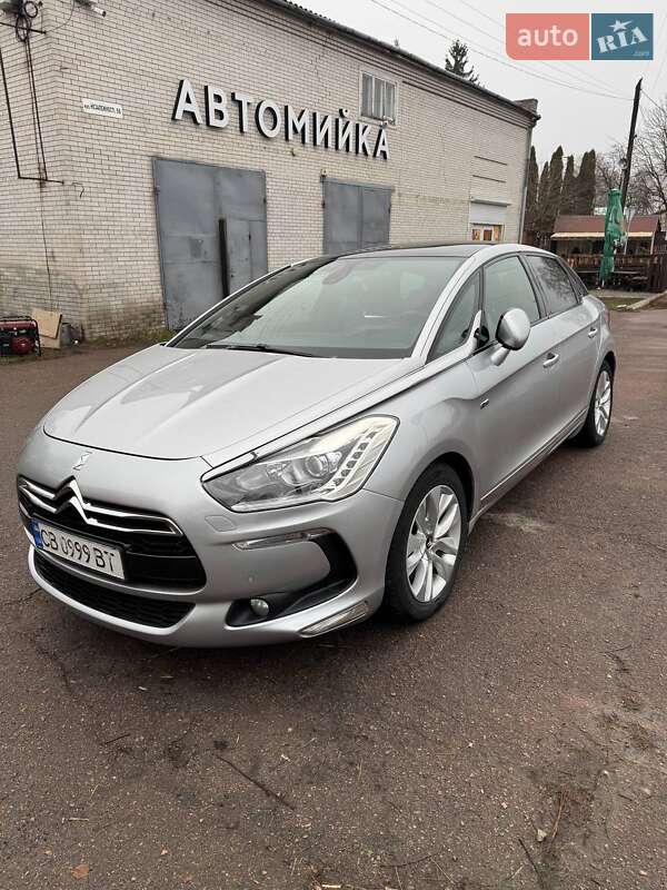 Хэтчбек Citroen DS5 2013 в 