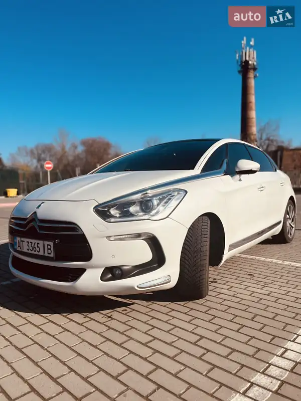 Хэтчбек Citroen DS5 2013 в 