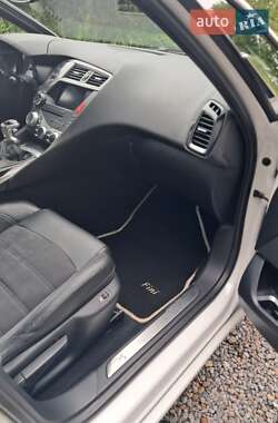 Хетчбек Citroen DS5 2012 в 