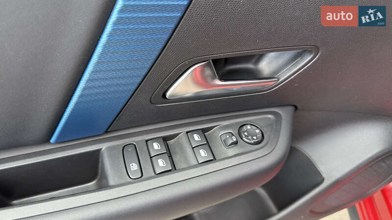 Хэтчбек Citroen e-C4 2023 в Киеве фото 19 Хэтчбек Citroen e-C4 2023 в Киеве