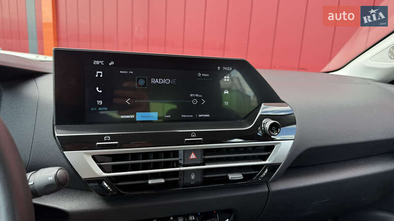 Хэтчбек Citroen e-C4 2023 в Киеве фото 29 Хэтчбек Citroen e-C4 2023 в Киеве