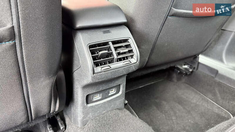 Хэтчбек Citroen e-C4 2023 в Киеве фото 44 Хэтчбек Citroen e-C4 2023 в Киеве