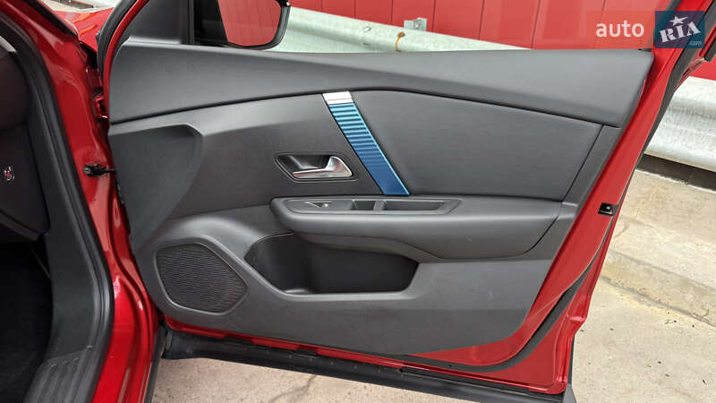 Хэтчбек Citroen e-C4 2023 в Киеве фото 53 Хэтчбек Citroen e-C4 2023 в Киеве