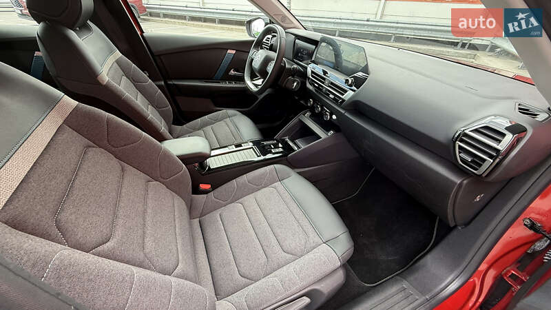 Хэтчбек Citroen e-C4 2023 в Киеве фото 57 Хэтчбек Citroen e-C4 2023 в Киеве