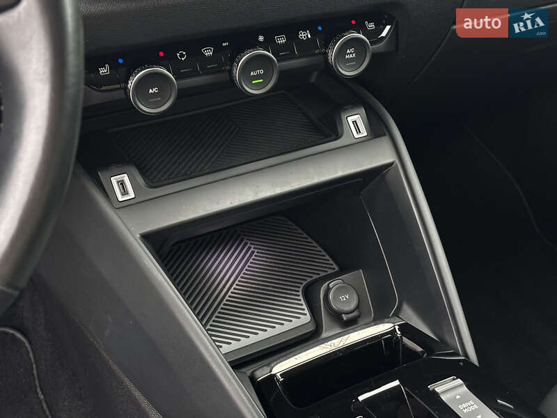 Хэтчбек Citroen e-C4 2021 в Львове