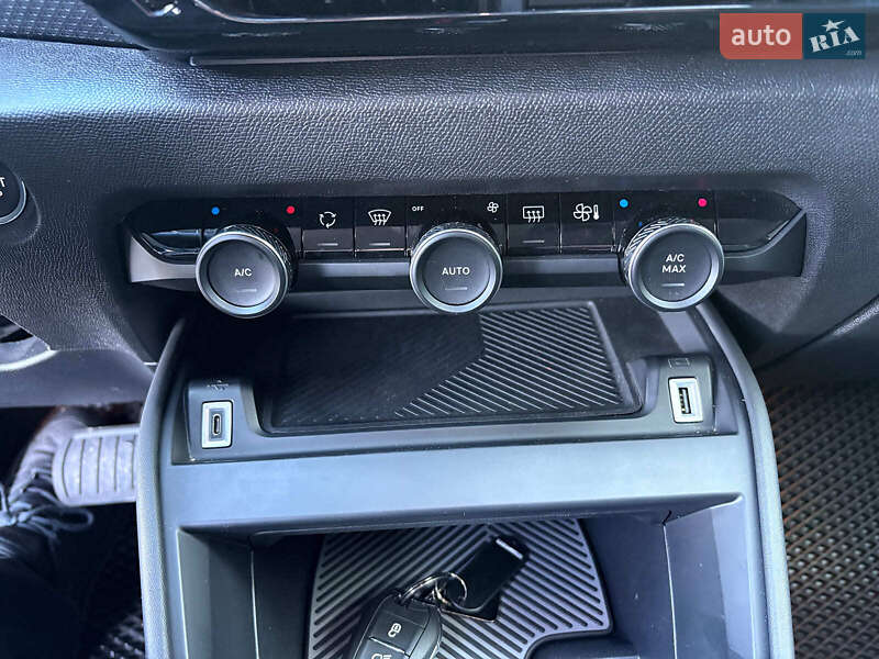 Хетчбек Citroen e-C4 2021 в Львові