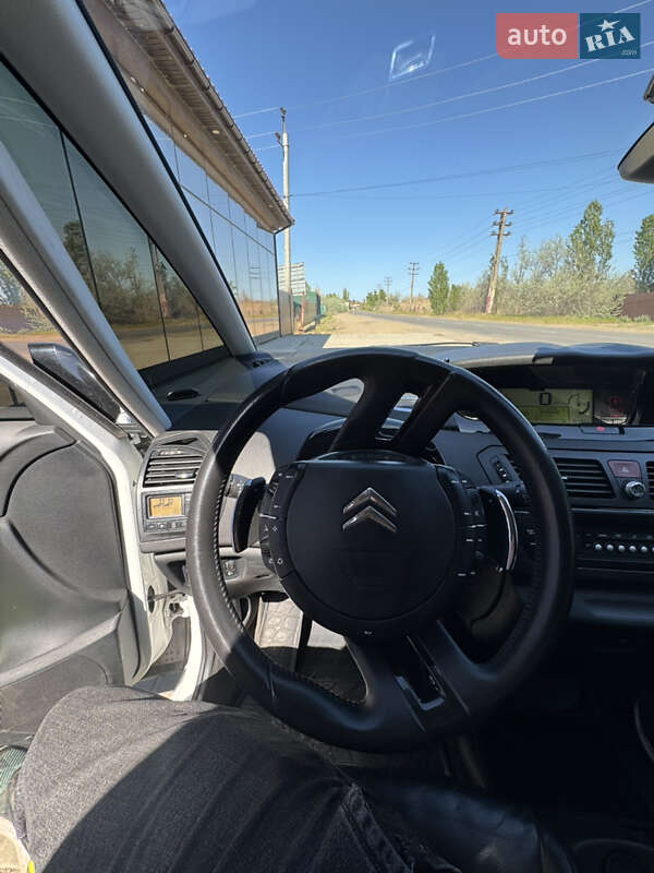 Минивэн Citroen Grand C4 Picasso 2010 в Каролине-Бугазе