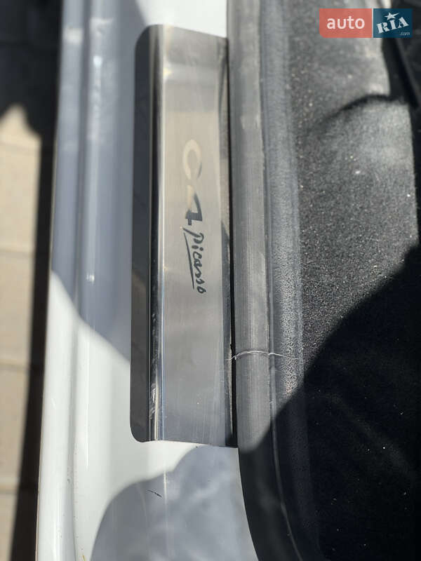 Минивэн Citroen Grand C4 Picasso 2010 в Каролине-Бугазе