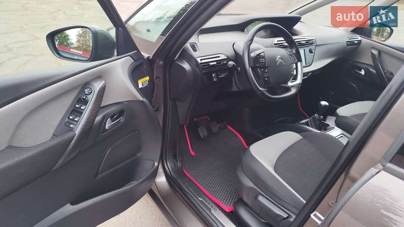 Минивэн Citroen Grand C4 Picasso 2016 в Новоархангельске
