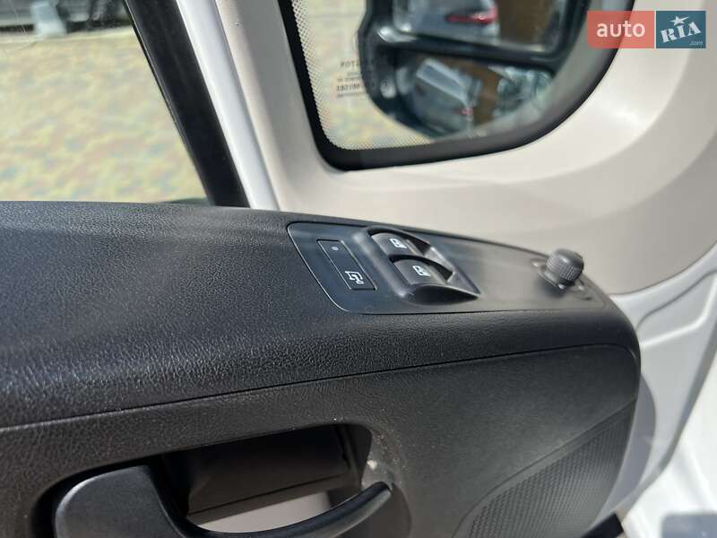 Вантажний фургон Citroen Jumper 2015 в Стрию