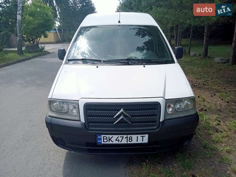 Вантажний фургон Citroen Jumpy 2005 в Рівному