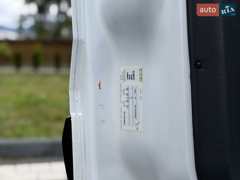 Вантажний фургон Citroen Jumpy 2014 в Міжгір'ї