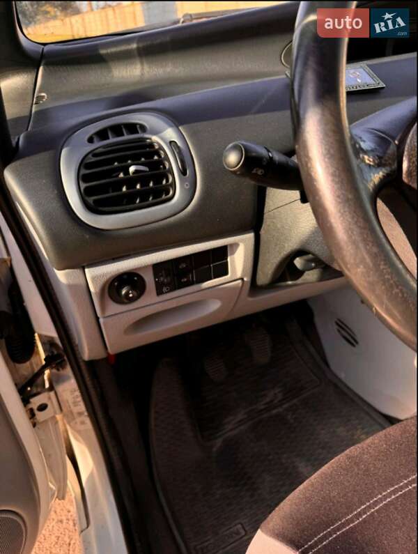 Мінівен Citroen Xsara Picasso 2010 в Здолбуніві фото 15 Мінівен Citroen Xsara Picasso 2010 в Здолбуніві