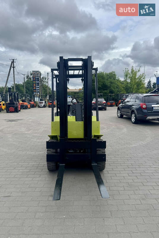 Вилочний навантажувач Clark CDP 2000 в Радомишлі