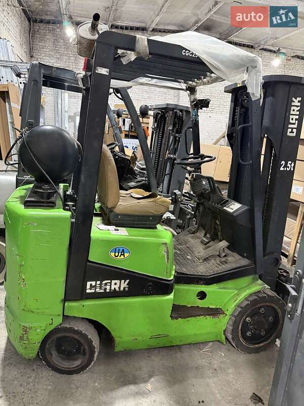 Вилочный погрузчик Clark CGP 1997 в Хмельницком