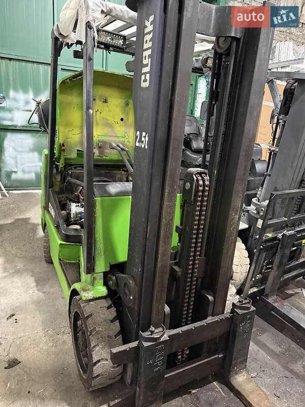 Вилочный погрузчик Clark CGP 1997 в Хмельницком