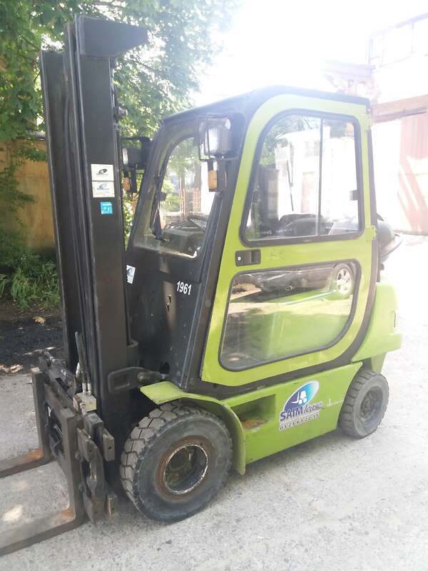 Вилочный погрузчик Clark CMP 2000 в Львове