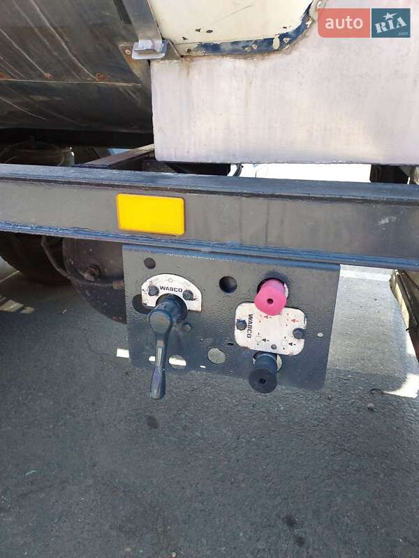 Цистерна напівпричіп Clayton СС 1990 в Одесі фото 9 Цистерна напівпричіп Clayton СС 1990 в Одесі