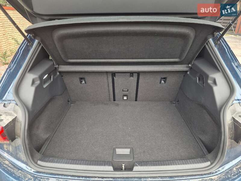 Хэтчбек Cupra Born 2024 в Киеве