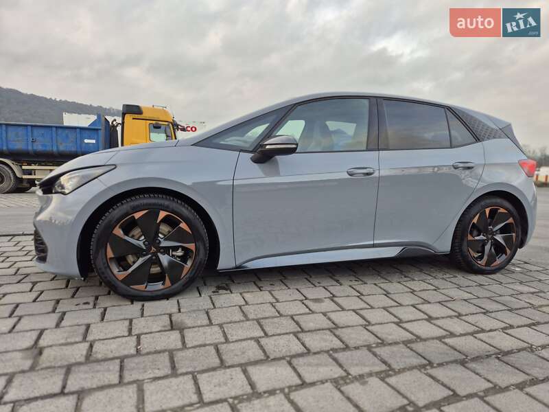 Хэтчбек Cupra Born 2024 в Мукачево