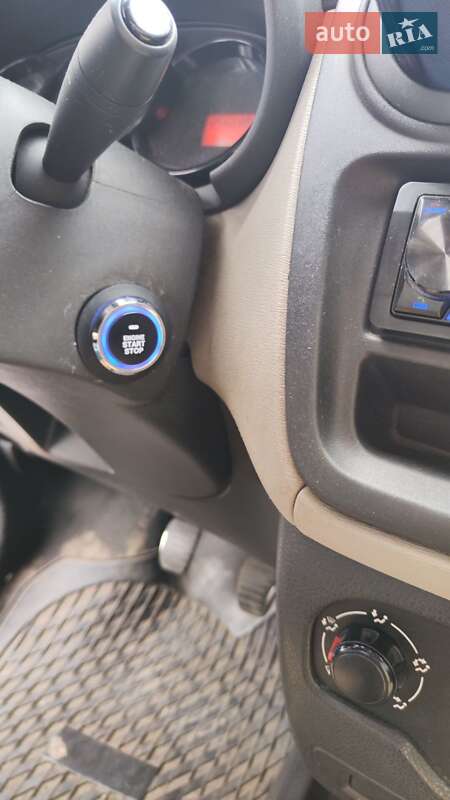 Грузовой фургон Dacia Dokker 2013 в Киеве
