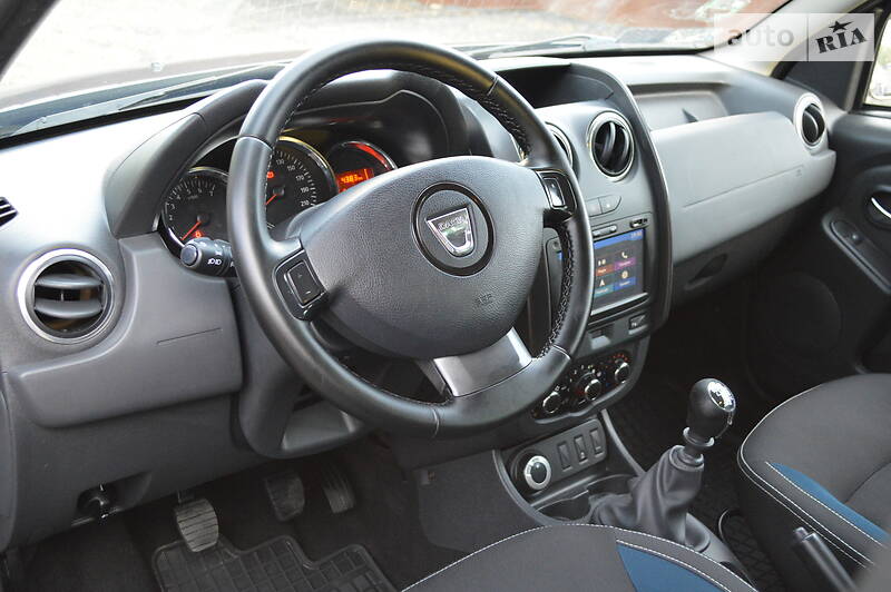 Позашляховик / Кросовер Dacia Duster 2015 в Луцьку