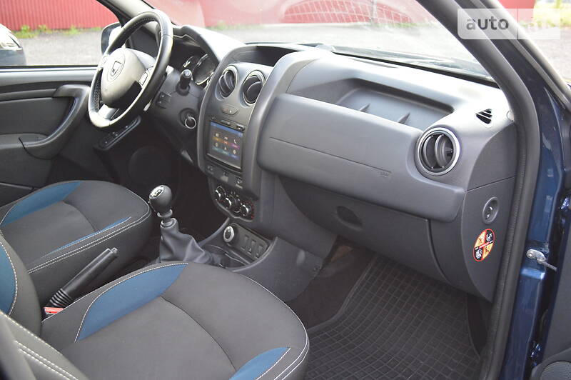 Позашляховик / Кросовер Dacia Duster 2015 в Луцьку