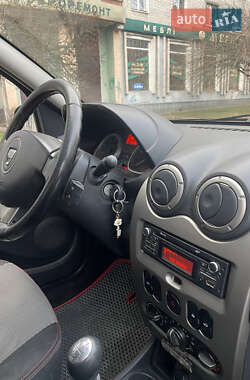 Внедорожник / Кроссовер Dacia Duster 2012 в 