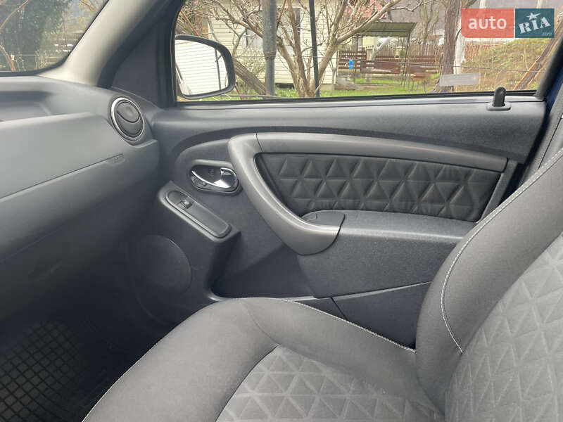 Внедорожник / Кроссовер Dacia Duster 2015 в Делятине