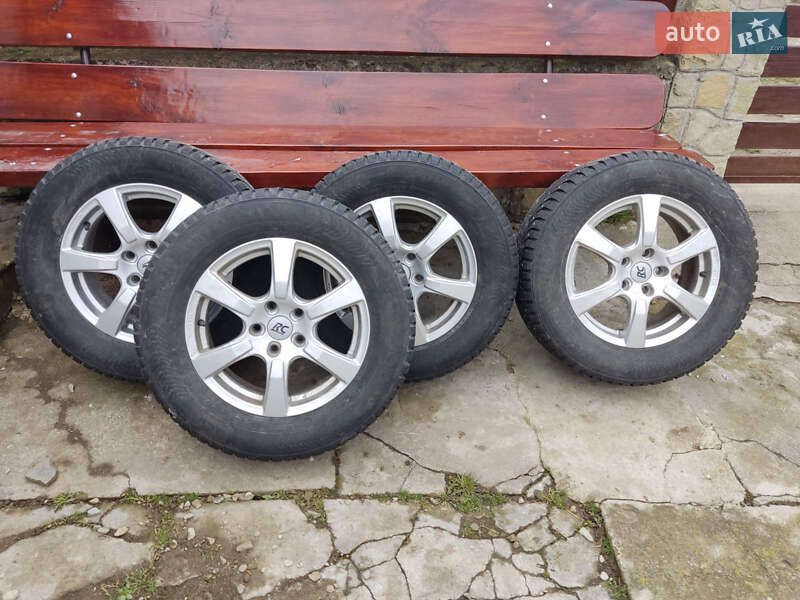 Внедорожник / Кроссовер Dacia Duster 2015 в Делятине