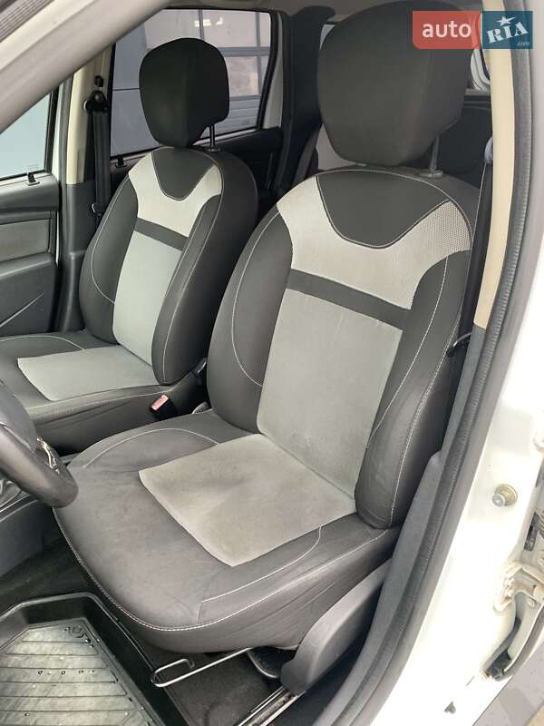 Позашляховик / Кросовер Dacia Duster 2016 в Львові