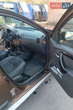 Внедорожник / Кроссовер Dacia Duster 2012 в 