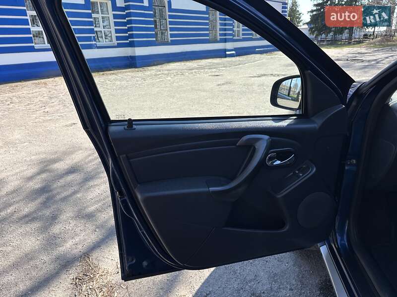 Позашляховик / Кросовер Dacia Duster 2015 в Лебедині