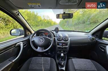 Позашляховик / Кросовер Dacia Duster 2011 в 