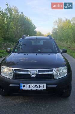 Позашляховик / Кросовер Dacia Duster 2011 в 