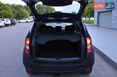 Позашляховик / Кросовер Dacia Duster 2011 в 