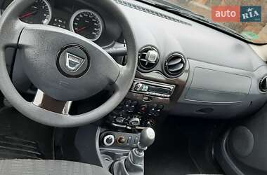 Позашляховик / Кросовер Dacia Duster 2011 в 