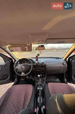 Позашляховик / Кросовер Dacia Duster 2010 в 