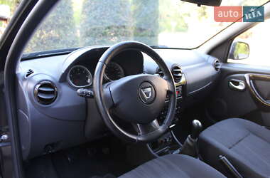 Позашляховик / Кросовер Dacia Duster 2011 в 