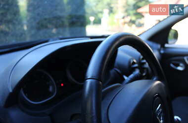 Позашляховик / Кросовер Dacia Duster 2011 в 