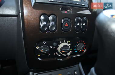 Позашляховик / Кросовер Dacia Duster 2011 в 