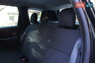 Позашляховик / Кросовер Dacia Duster 2011 в 